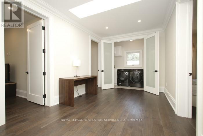 












375 ARDEN CRESCENT

,
Burlington,




Ontario
L7L2A7

