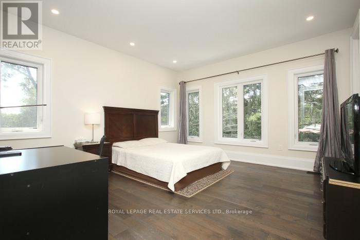 












375 ARDEN CRESCENT

,
Burlington,




Ontario
L7L2A7

