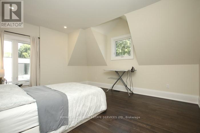 












375 ARDEN CRESCENT

,
Burlington,




Ontario
L7L2A7

