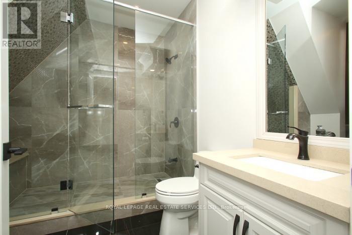 












375 ARDEN CRESCENT

,
Burlington,




Ontario
L7L2A7

