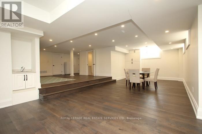 












375 ARDEN CRESCENT

,
Burlington,




Ontario
L7L2A7

