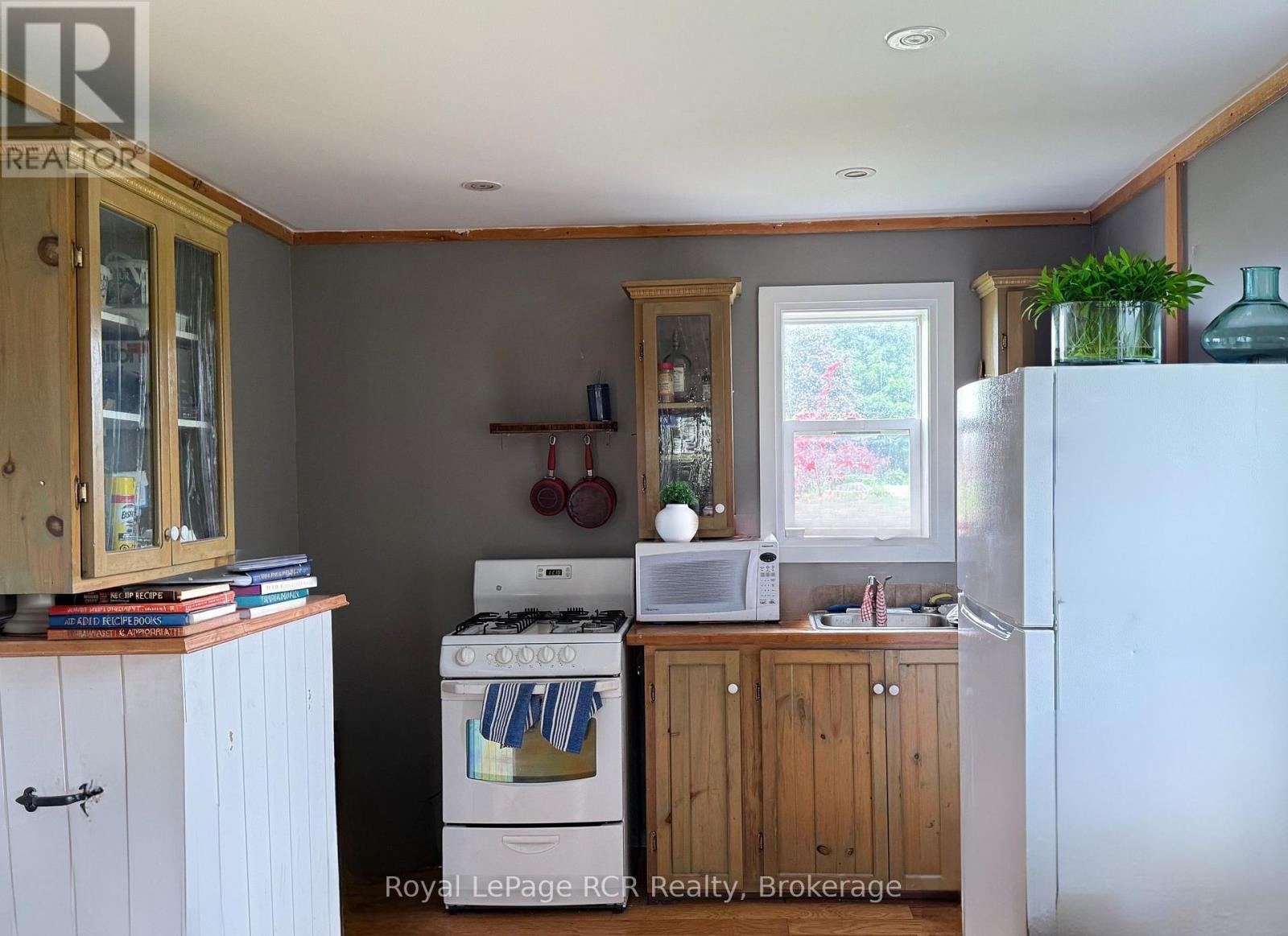 












228 BRUCE ROAD 40

,
Arran-Elderslie,




Ontario
N0H1L0

