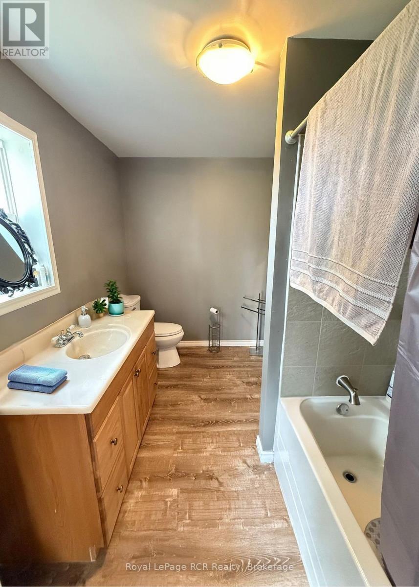 












228 BRUCE ROAD 40

,
Arran-Elderslie,




Ontario
N0H1L0


