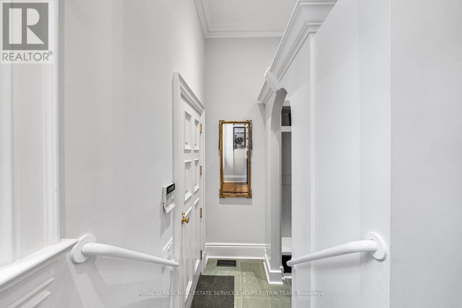 












28 HUDSON DRIVE

,
Toronto,




Ontario
M4T2J9

