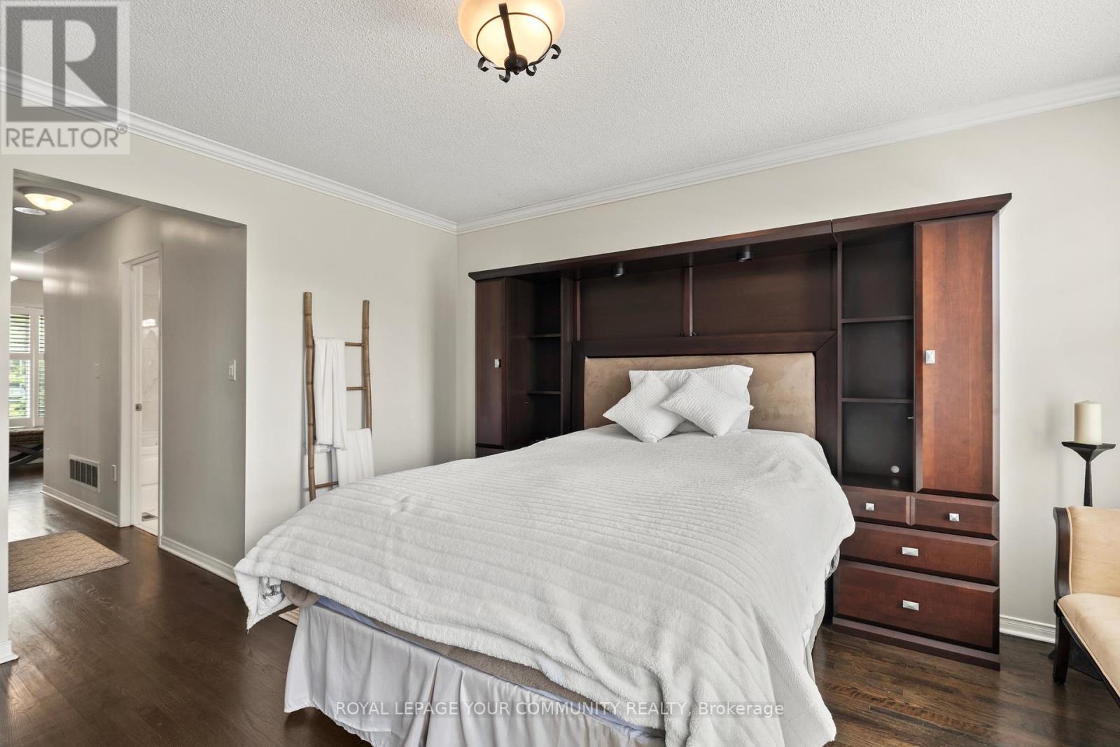 












13 - 210 MANITOBA STREET

,
Toronto,




Ontario
M8Y4G7

