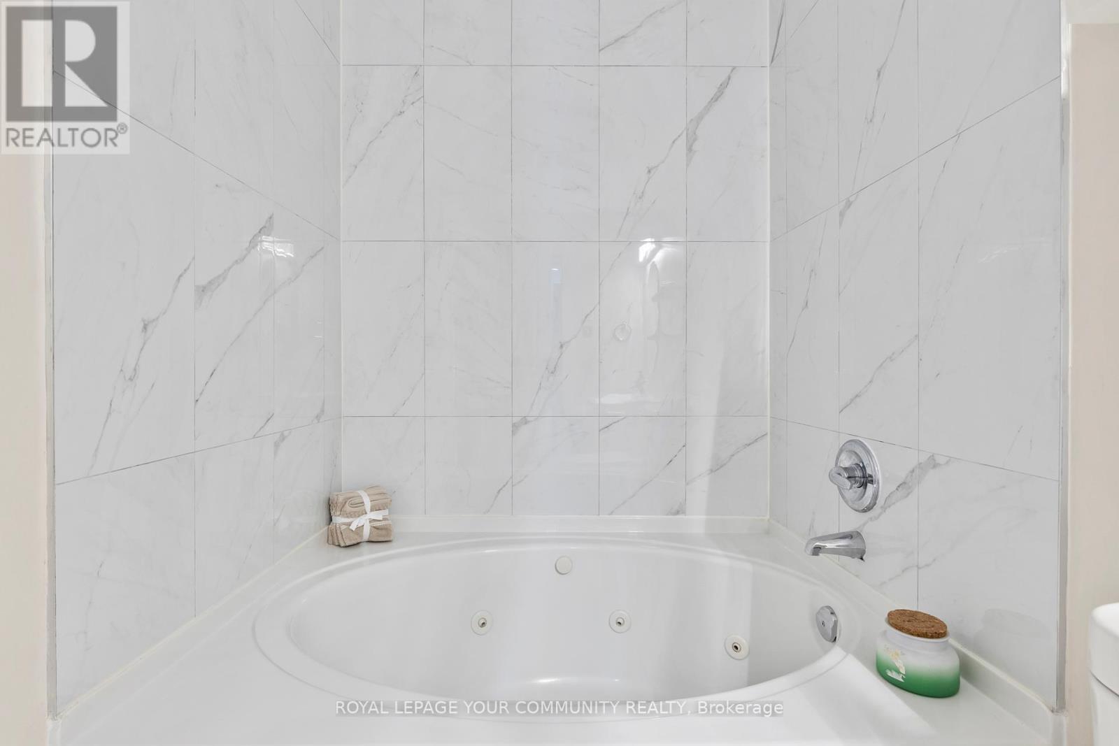 












13 - 210 MANITOBA STREET

,
Toronto,




Ontario
M8Y4G7

