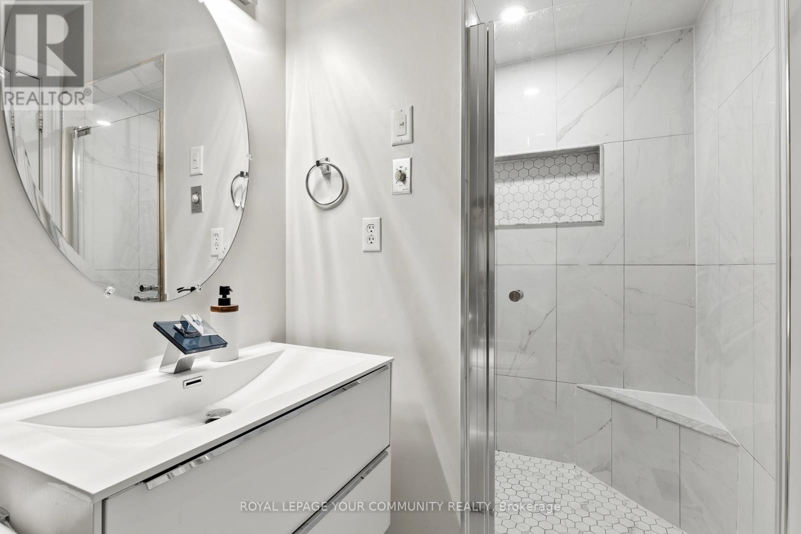 












13 - 210 MANITOBA STREET

,
Toronto,




Ontario
M8Y4G7

