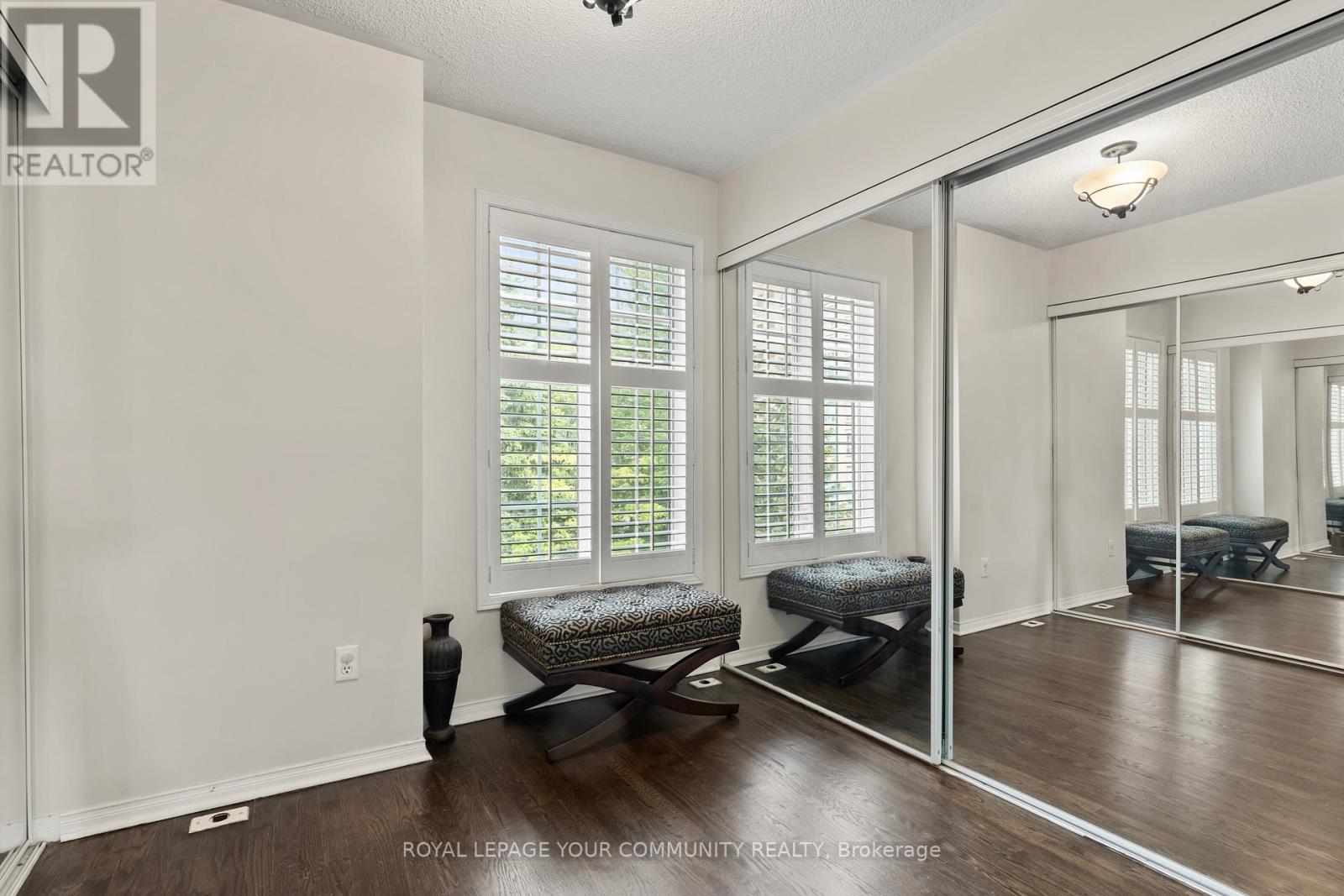












13 - 210 MANITOBA STREET

,
Toronto,




Ontario
M8Y4G7

