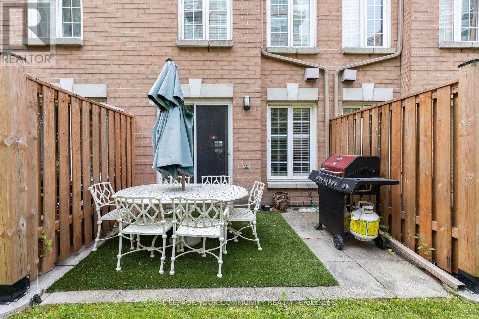 












13 - 210 MANITOBA STREET

,
Toronto,




Ontario
M8Y4G7

