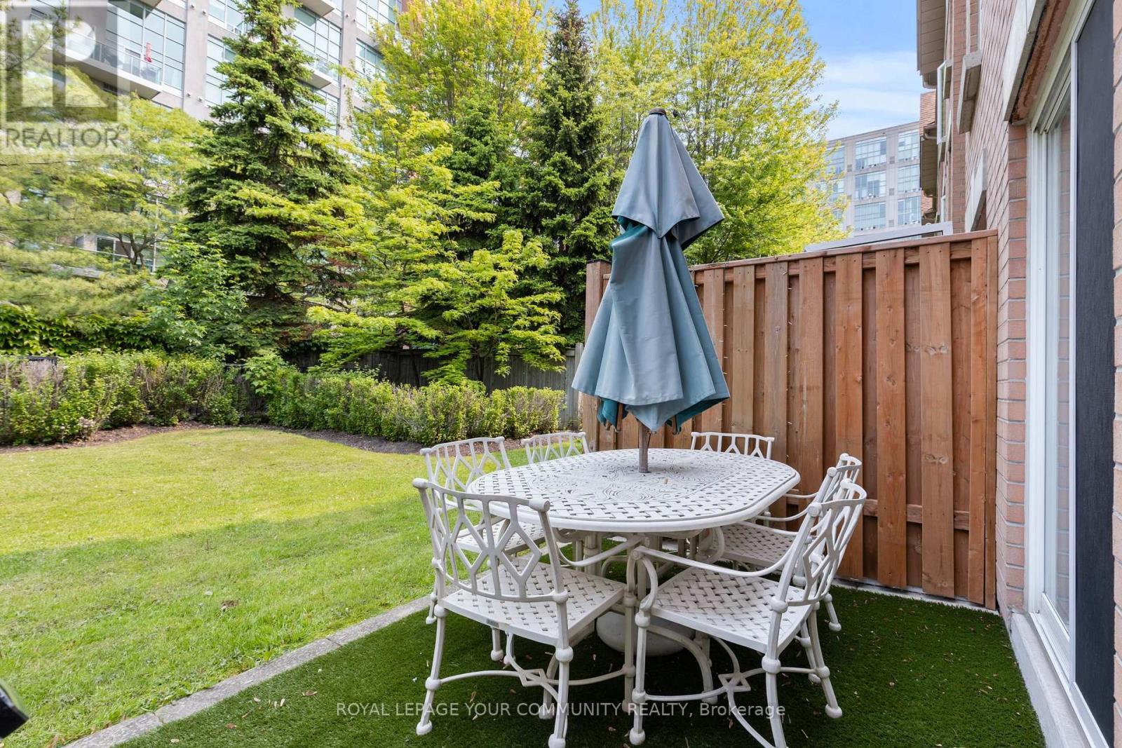 












13 - 210 MANITOBA STREET

,
Toronto,




Ontario
M8Y4G7

