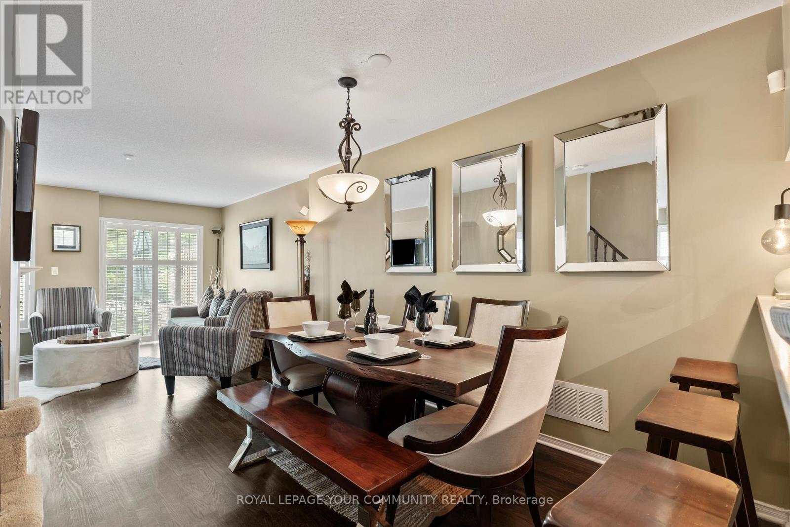












13 - 210 MANITOBA STREET

,
Toronto,




Ontario
M8Y4G7

