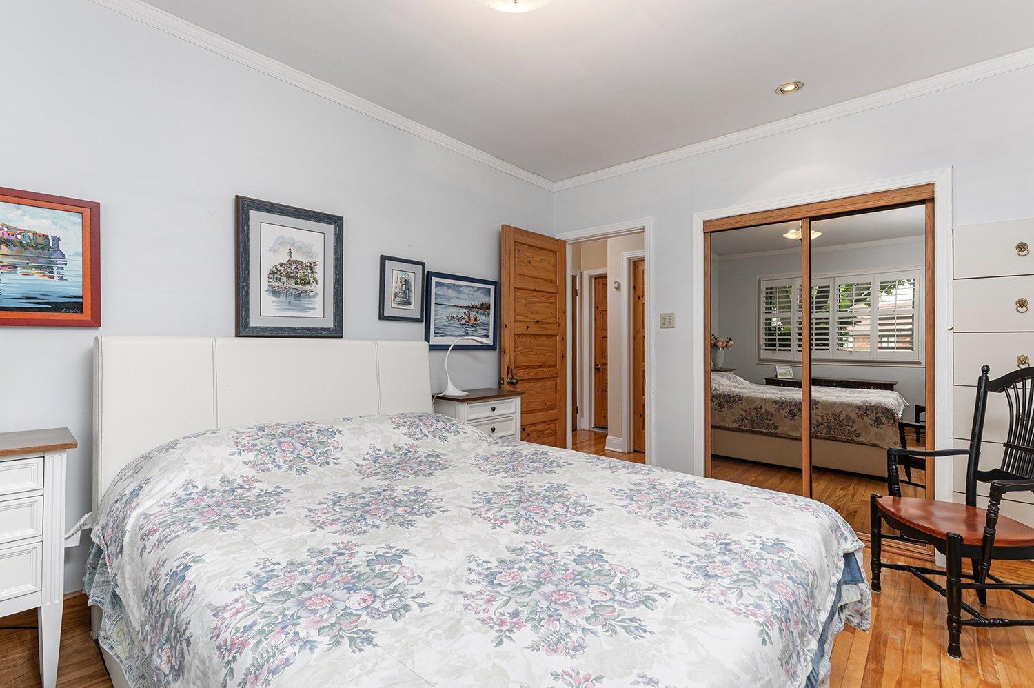 









980


Rue Poirier

,
Montréal (Saint-Laurent),




QC
H4L1G3

