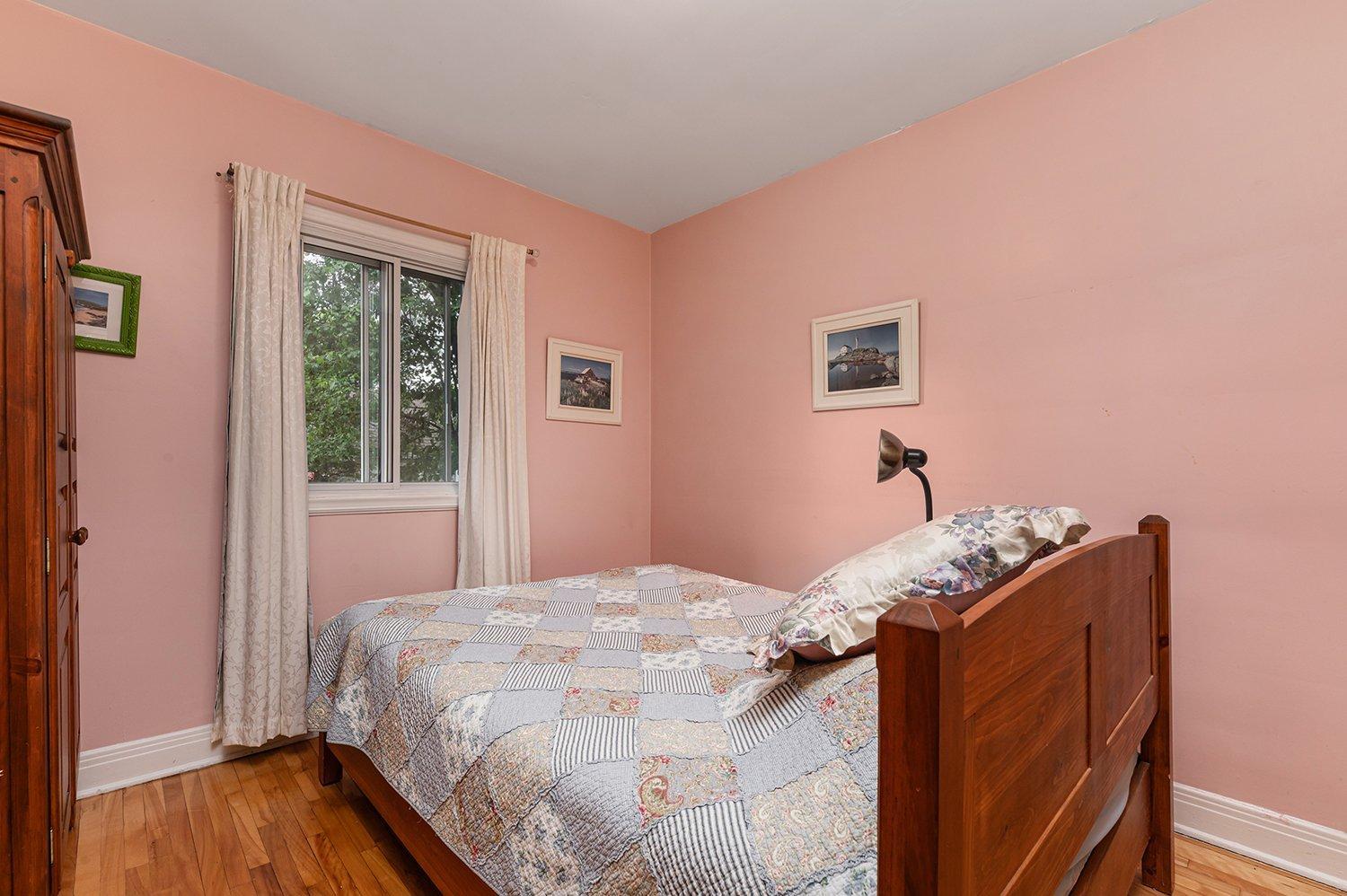 









980


Rue Poirier

,
Montréal (Saint-Laurent),




QC
H4L1G3

