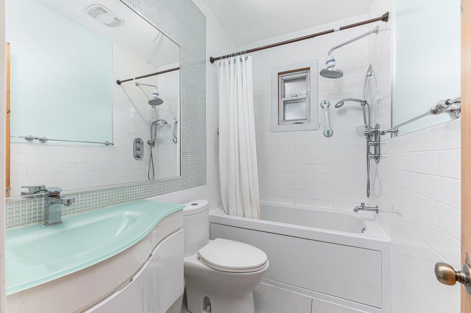 









980


Rue Poirier

,
Montréal (Saint-Laurent),




QC
H4L1G3

