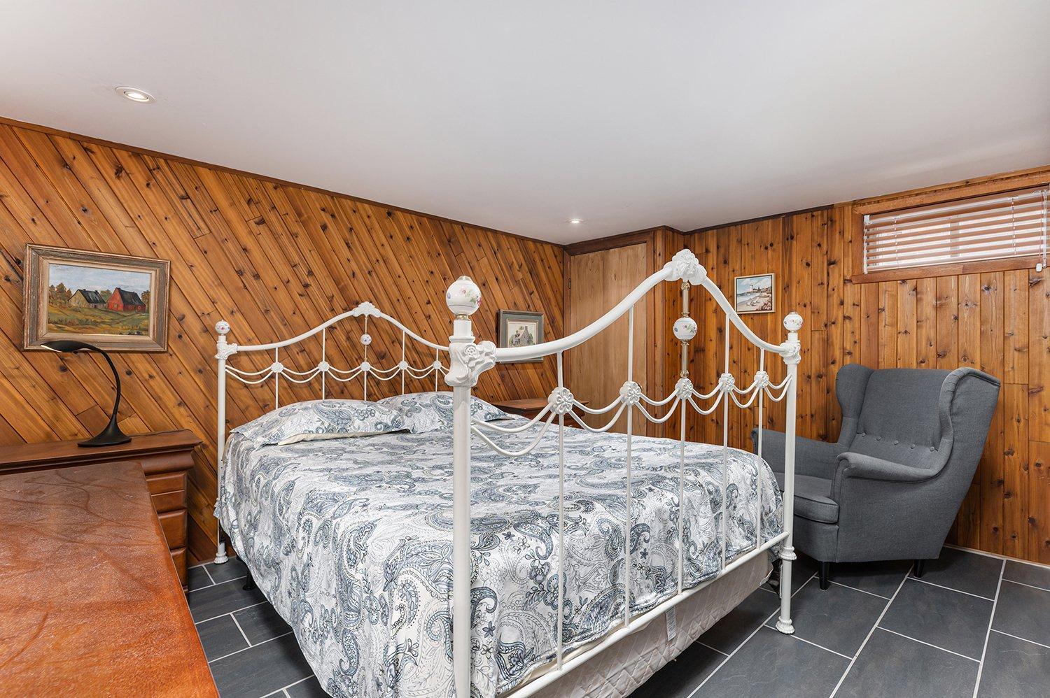 









980


Rue Poirier

,
Montréal (Saint-Laurent),




QC
H4L1G3

