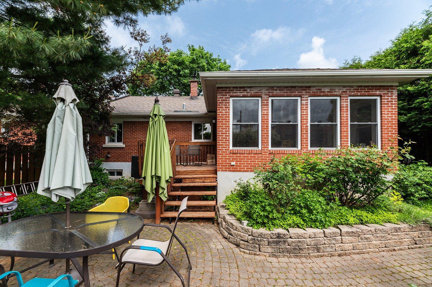 









980


Rue Poirier

,
Montréal (Saint-Laurent),




QC
H4L1G3

