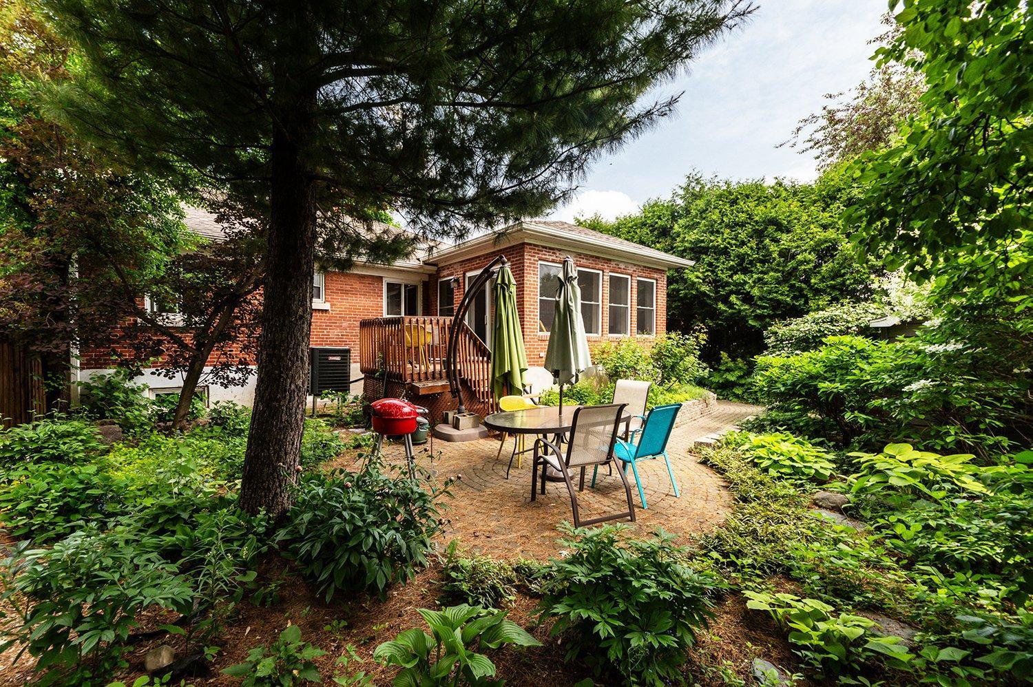 









980


Rue Poirier

,
Montréal (Saint-Laurent),




QC
H4L1G3

