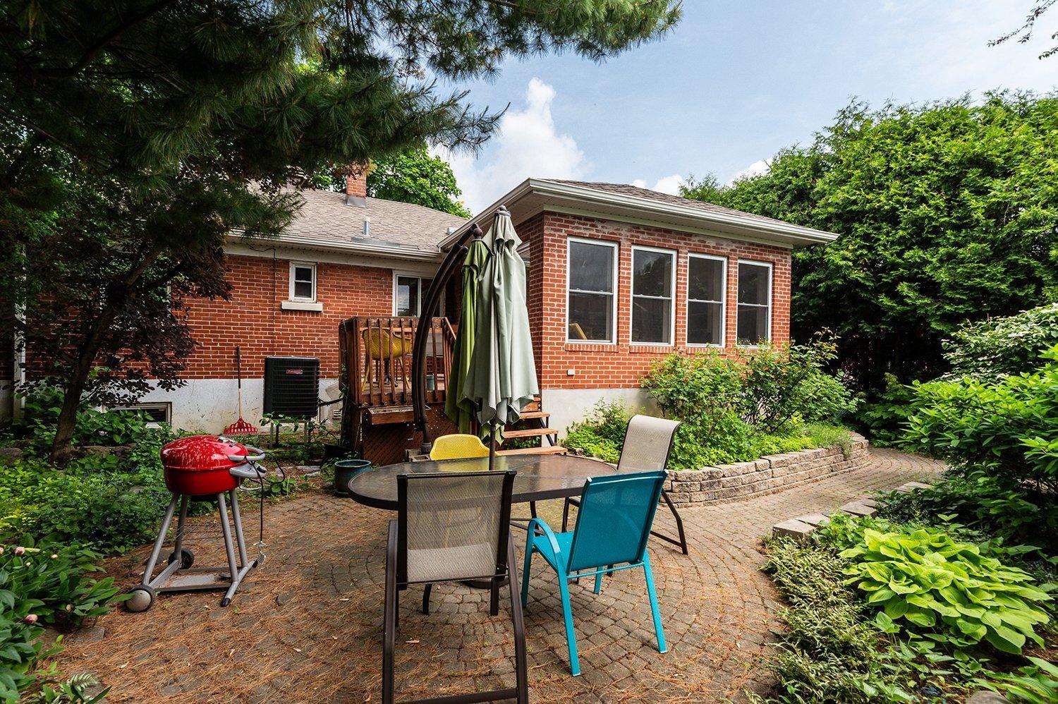 









980


Rue Poirier

,
Montréal (Saint-Laurent),




QC
H4L1G3

