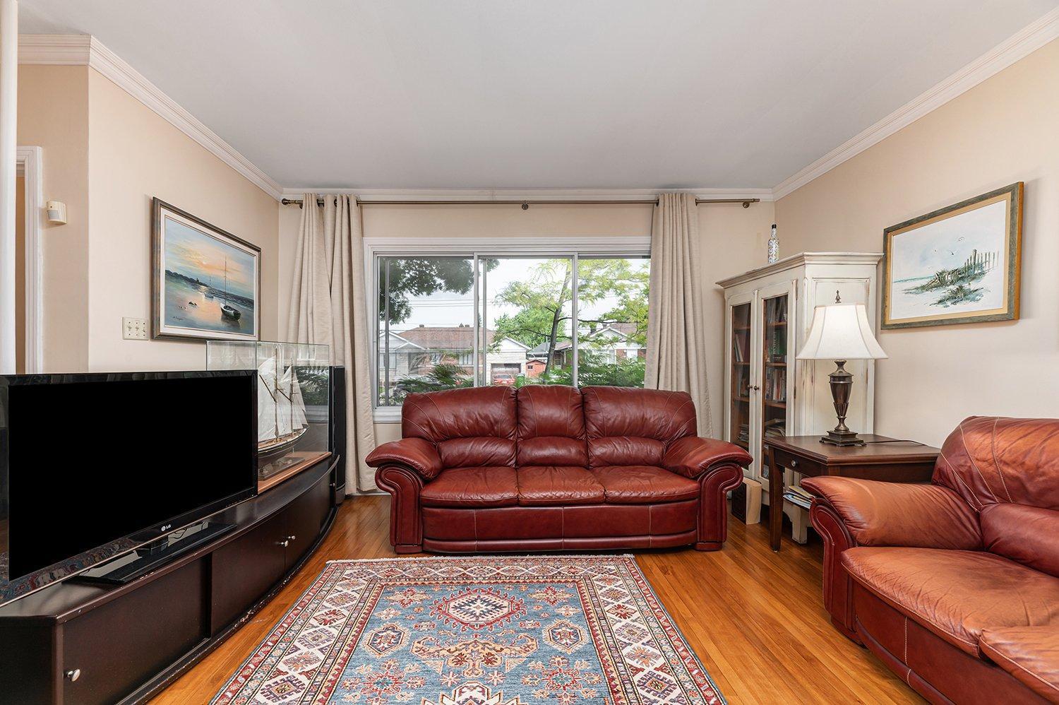 









980


Rue Poirier

,
Montréal (Saint-Laurent),




QC
H4L1G3

