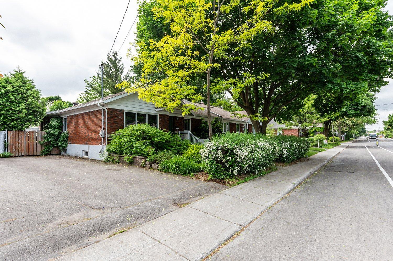 









980


Rue Poirier

,
Montréal (Saint-Laurent),




QC
H4L1G3


