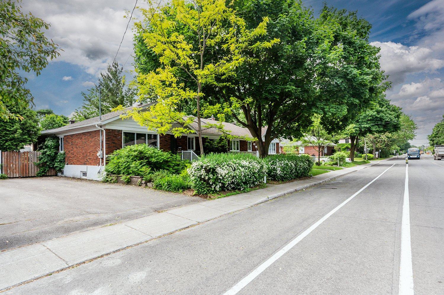 









980


Rue Poirier

,
Montréal (Saint-Laurent),




QC
H4L1G3


