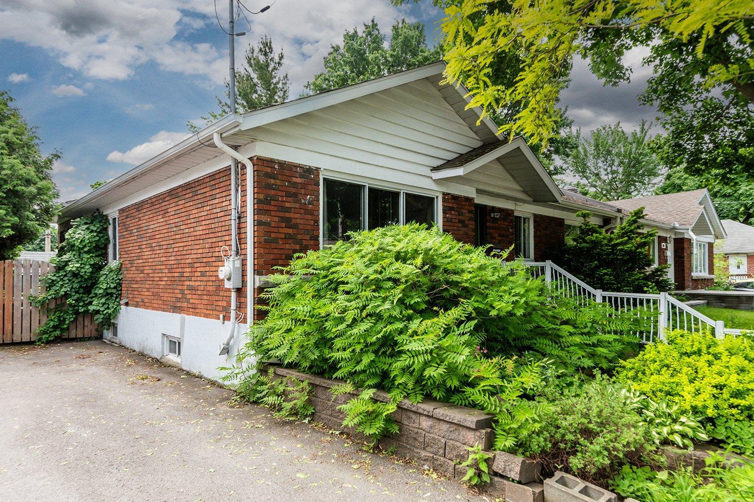 









980


Rue Poirier

,
Montréal (Saint-Laurent),




QC
H4L1G3

