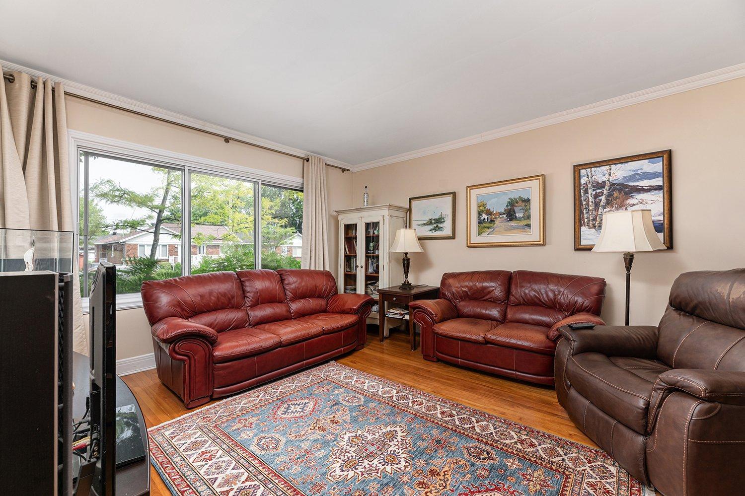 









980


Rue Poirier

,
Montréal (Saint-Laurent),




QC
H4L1G3

