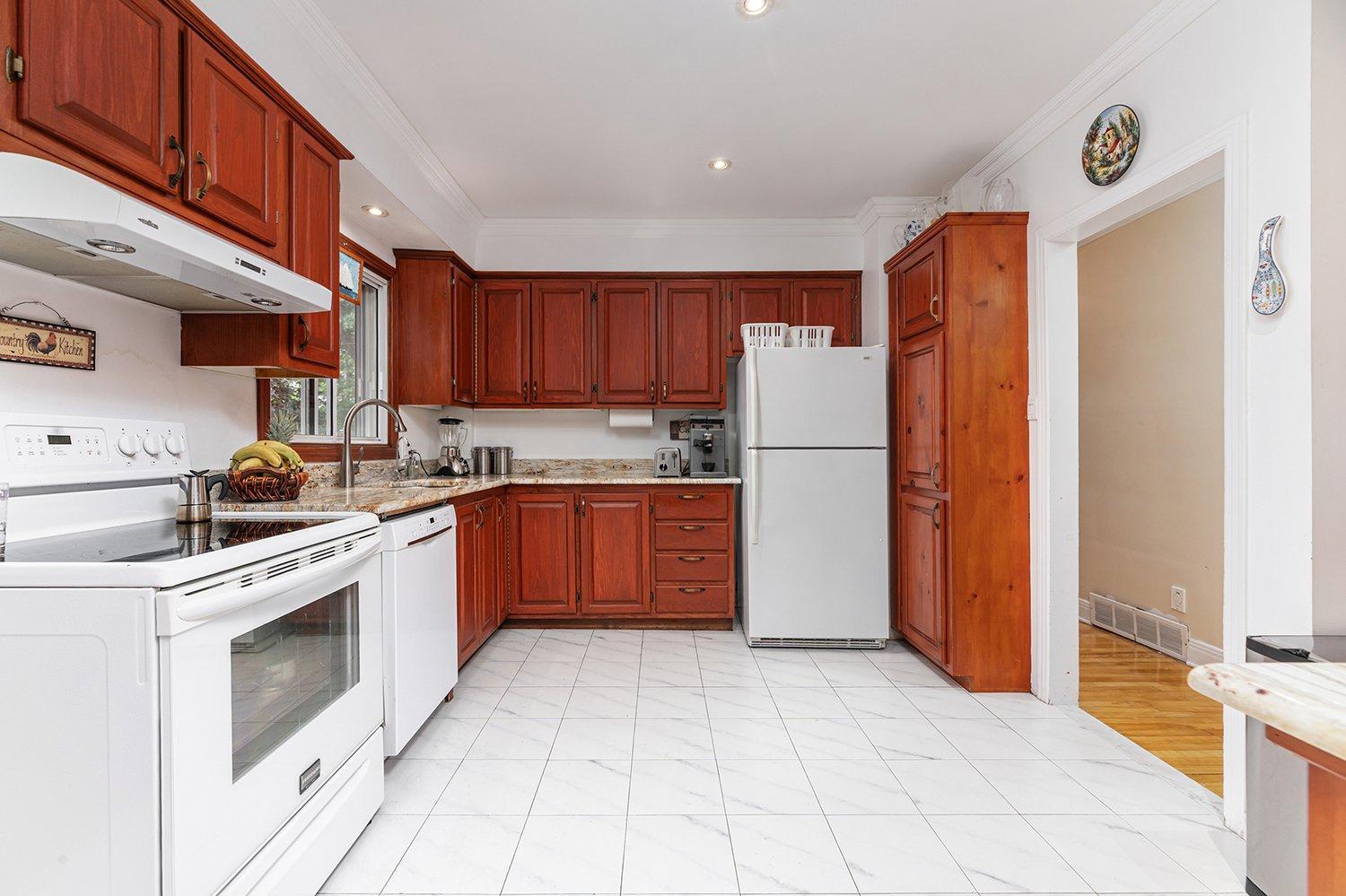 









980


Rue Poirier

,
Montréal (Saint-Laurent),




QC
H4L1G3

