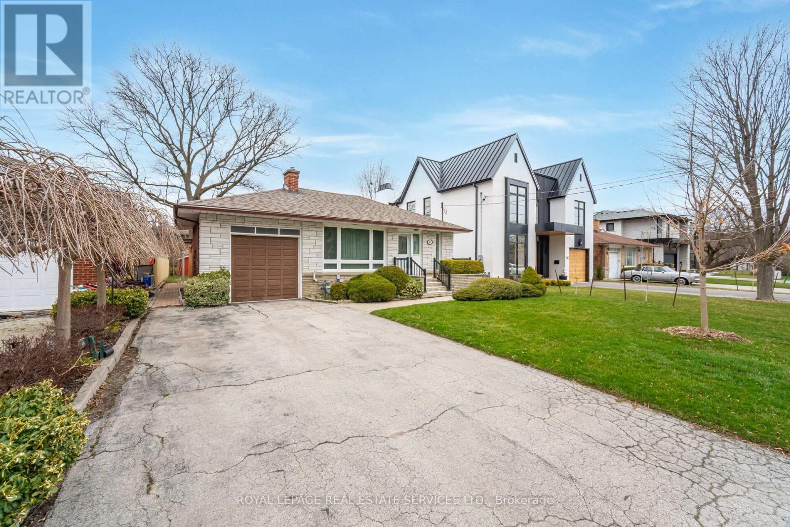 












46 CARDIGAN ROAD

,
Toronto,




Ontario
M8Z2W2

