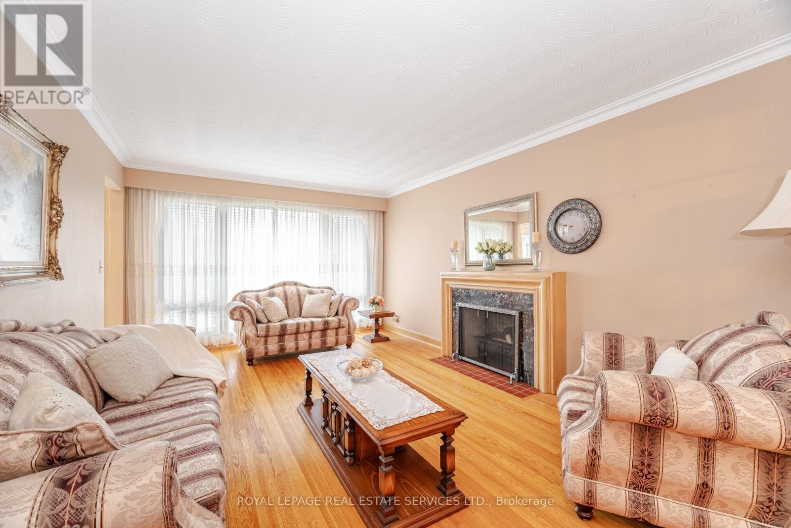 












46 CARDIGAN ROAD

,
Toronto,




Ontario
M8Z2W2

