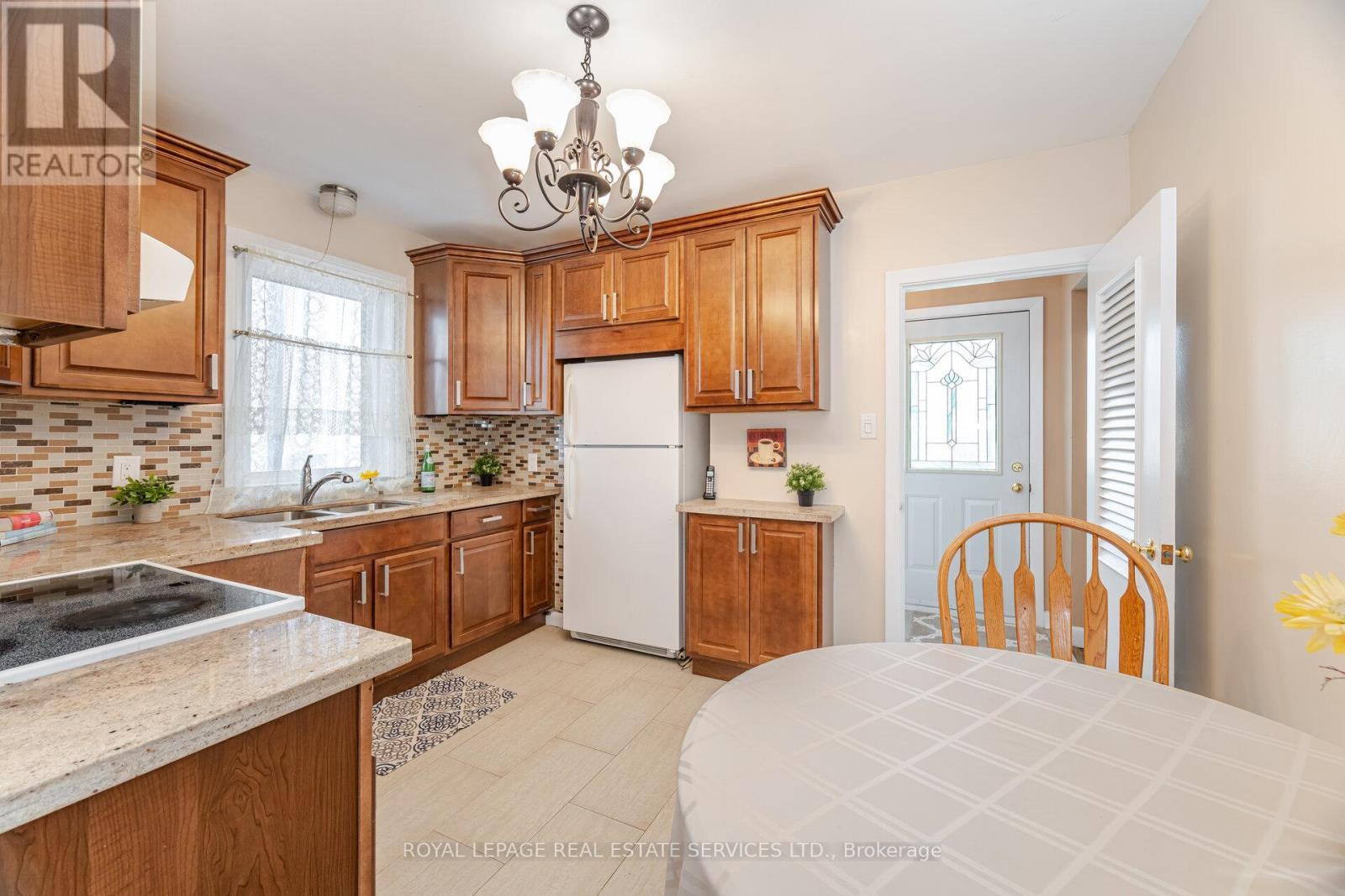 












46 CARDIGAN ROAD

,
Toronto,




Ontario
M8Z2W2

