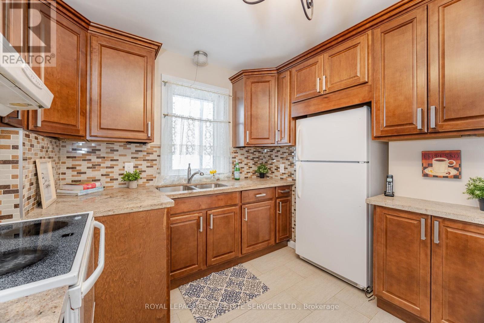 












46 CARDIGAN ROAD

,
Toronto,




Ontario
M8Z2W2

