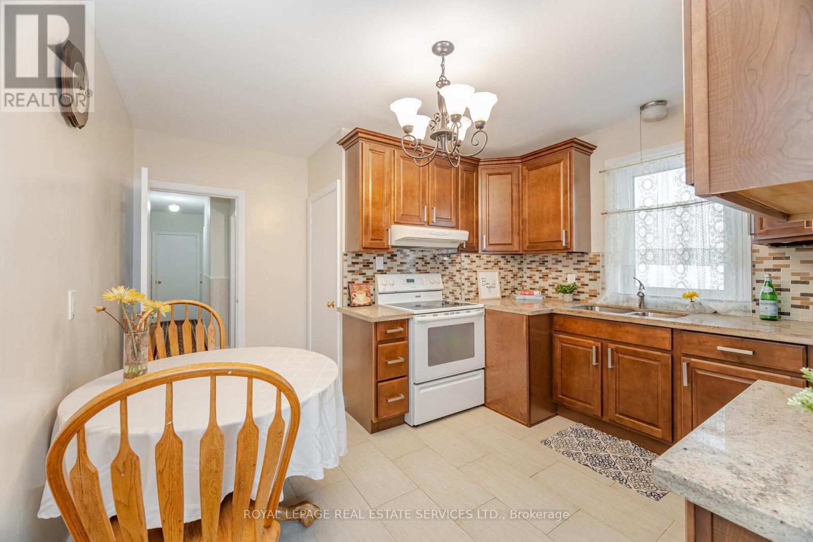












46 CARDIGAN ROAD

,
Toronto,




Ontario
M8Z2W2

