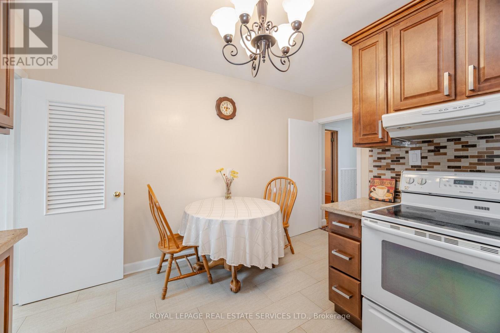 












46 CARDIGAN ROAD

,
Toronto,




Ontario
M8Z2W2


