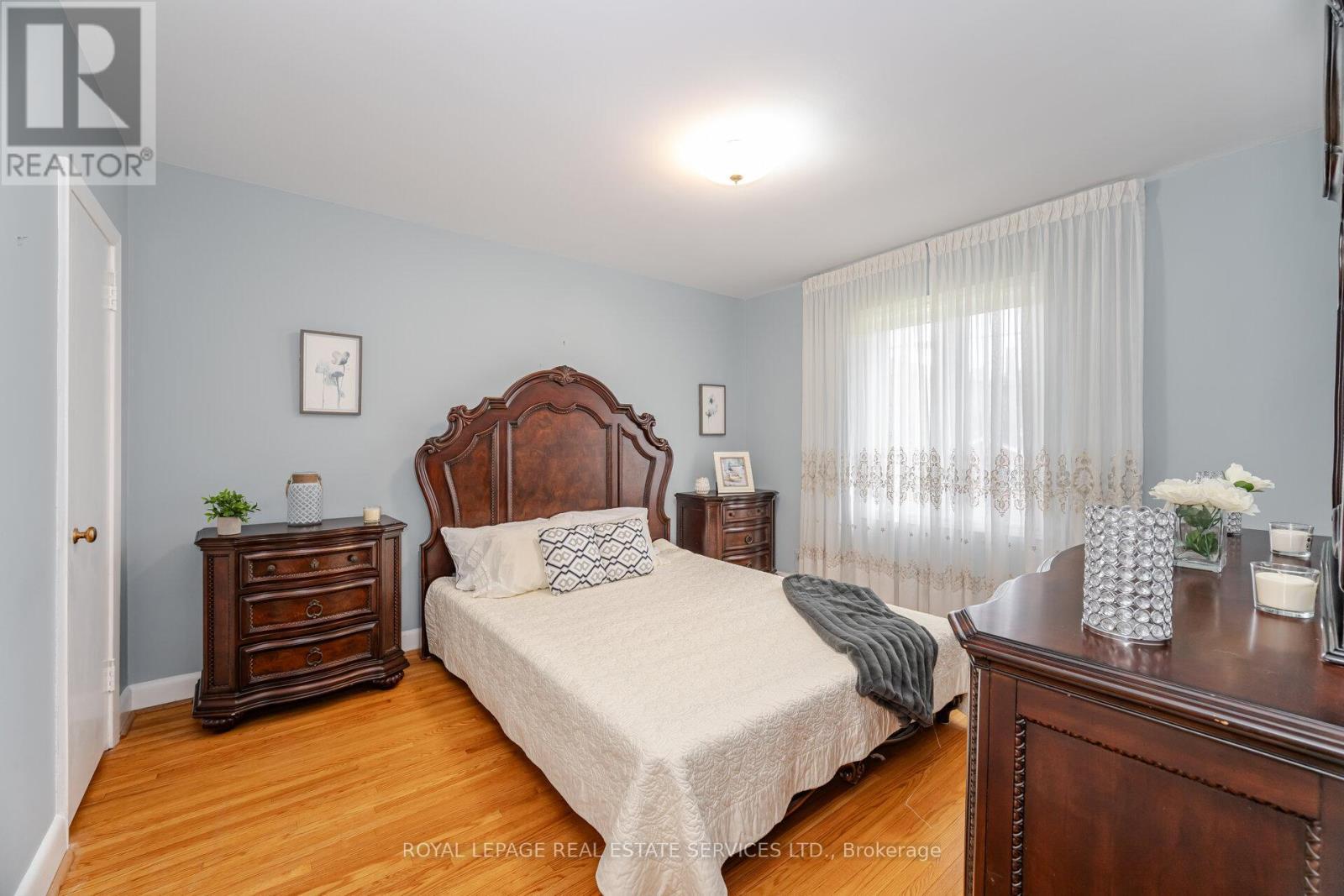 












46 CARDIGAN ROAD

,
Toronto,




Ontario
M8Z2W2

