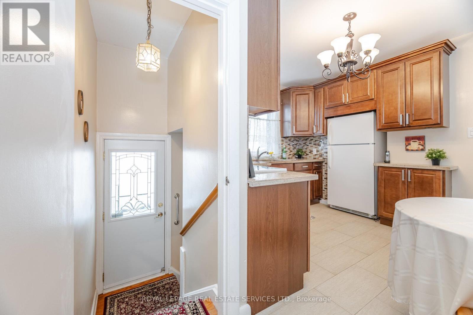 












46 CARDIGAN ROAD

,
Toronto,




Ontario
M8Z2W2

