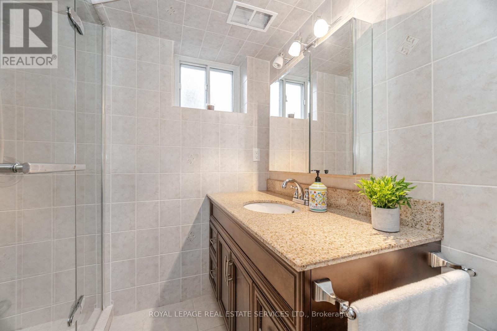 












46 CARDIGAN ROAD

,
Toronto,




Ontario
M8Z2W2

