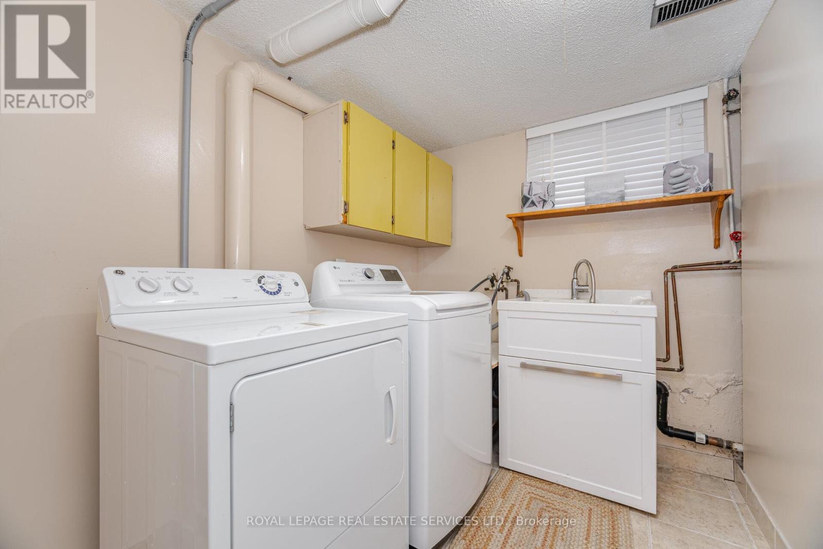 












46 CARDIGAN ROAD

,
Toronto,




Ontario
M8Z2W2

