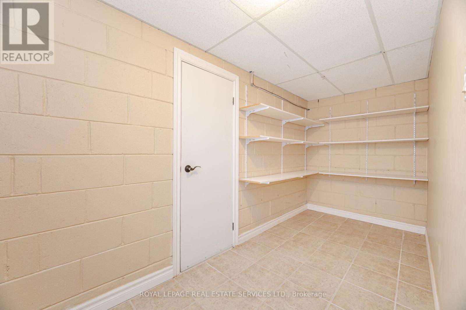 












46 CARDIGAN ROAD

,
Toronto,




Ontario
M8Z2W2

