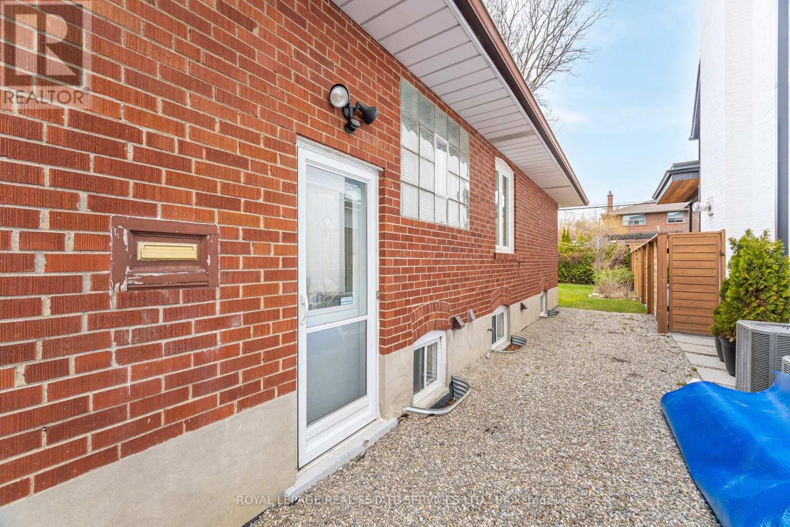 












46 CARDIGAN ROAD

,
Toronto,




Ontario
M8Z2W2


