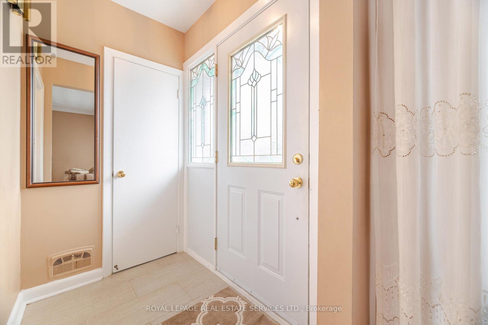 












46 CARDIGAN ROAD

,
Toronto,




Ontario
M8Z2W2

