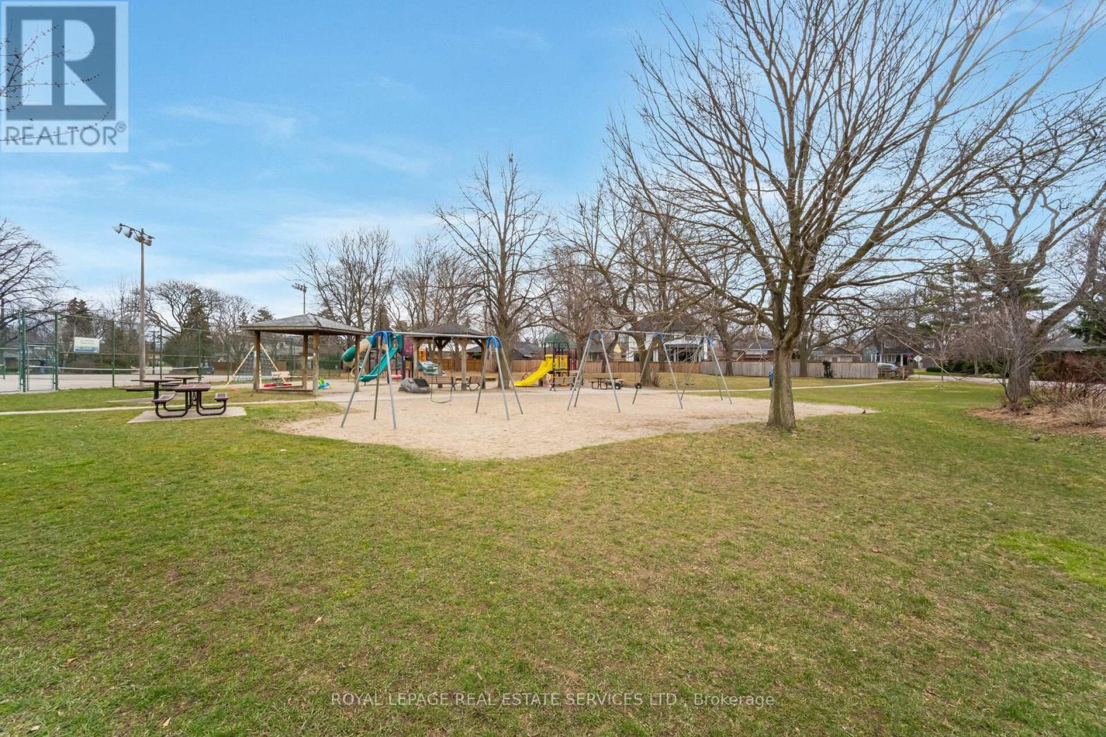 












46 CARDIGAN ROAD

,
Toronto,




Ontario
M8Z2W2

