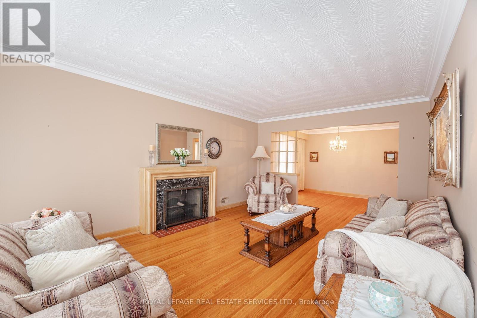 












46 CARDIGAN ROAD

,
Toronto,




Ontario
M8Z2W2

