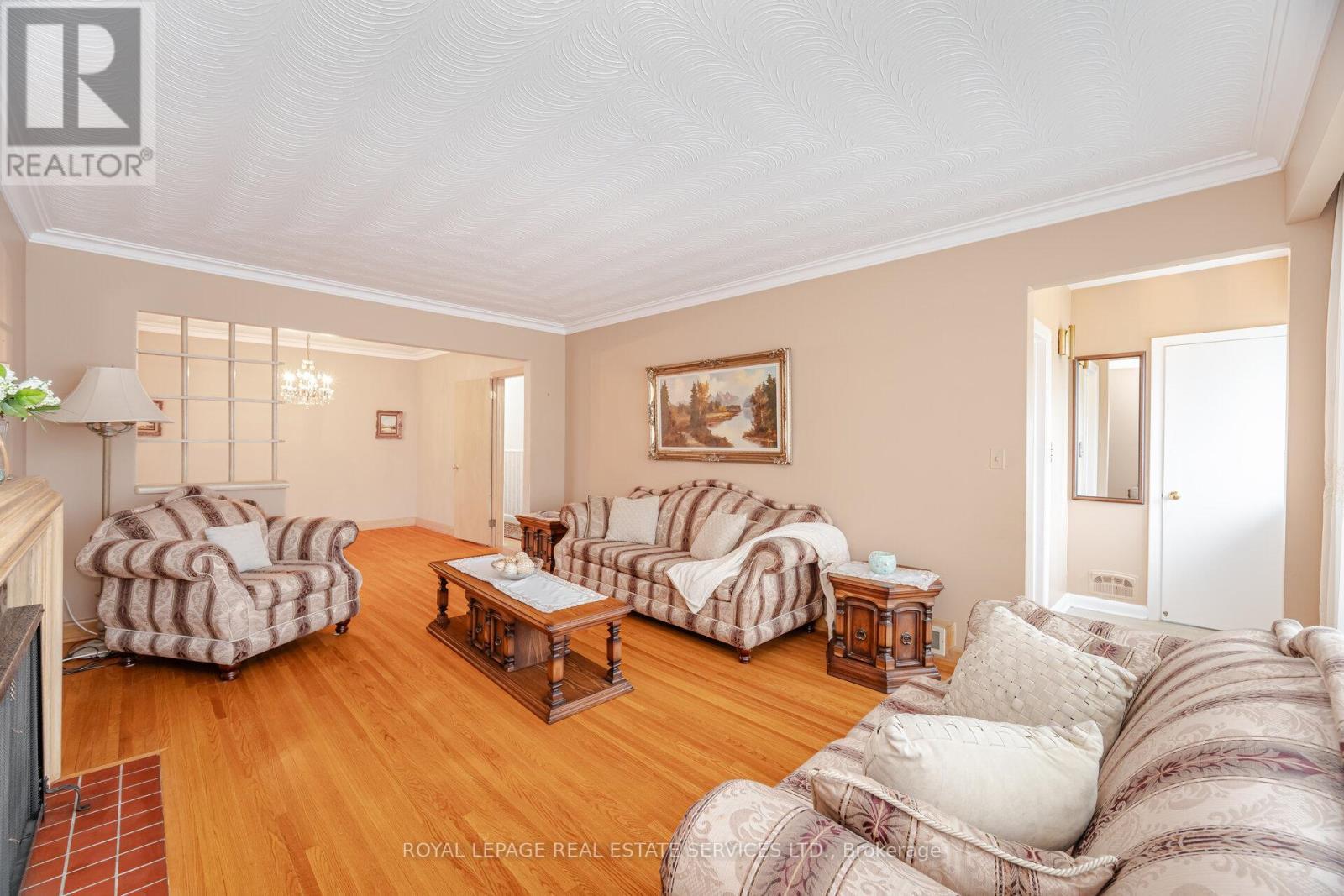 












46 CARDIGAN ROAD

,
Toronto,




Ontario
M8Z2W2

