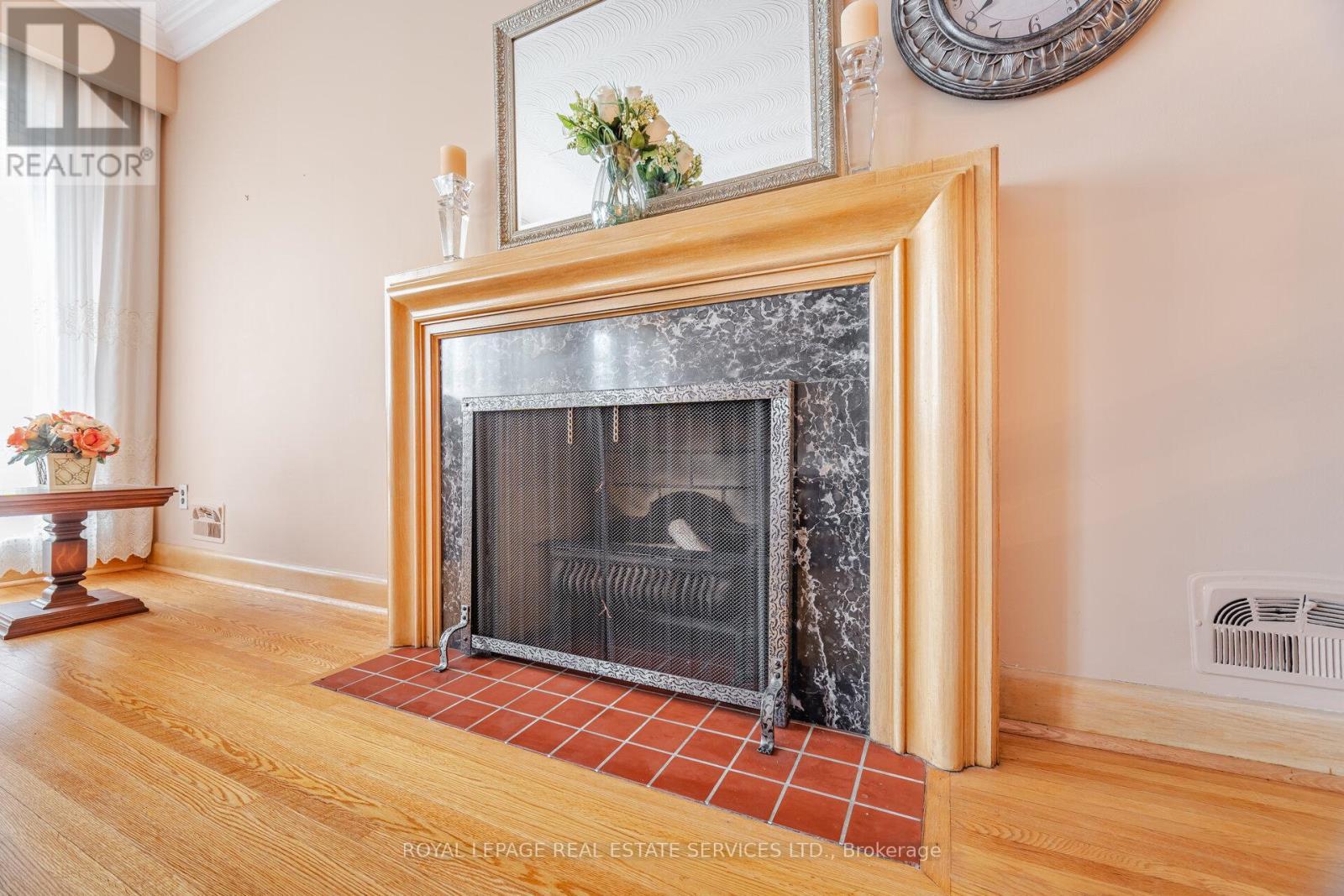 












46 CARDIGAN ROAD

,
Toronto,




Ontario
M8Z2W2

