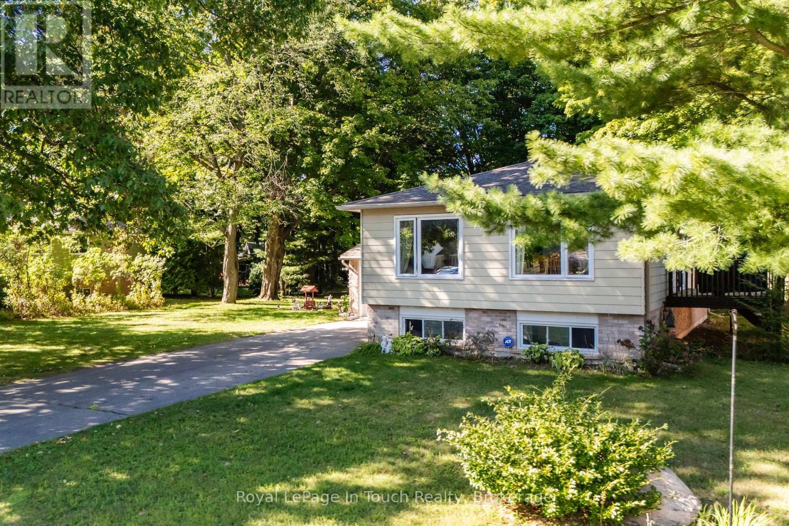 












35 DORCAS AVENUE

,
Tiny (Wyevale),




Ontario
L0L2T0

