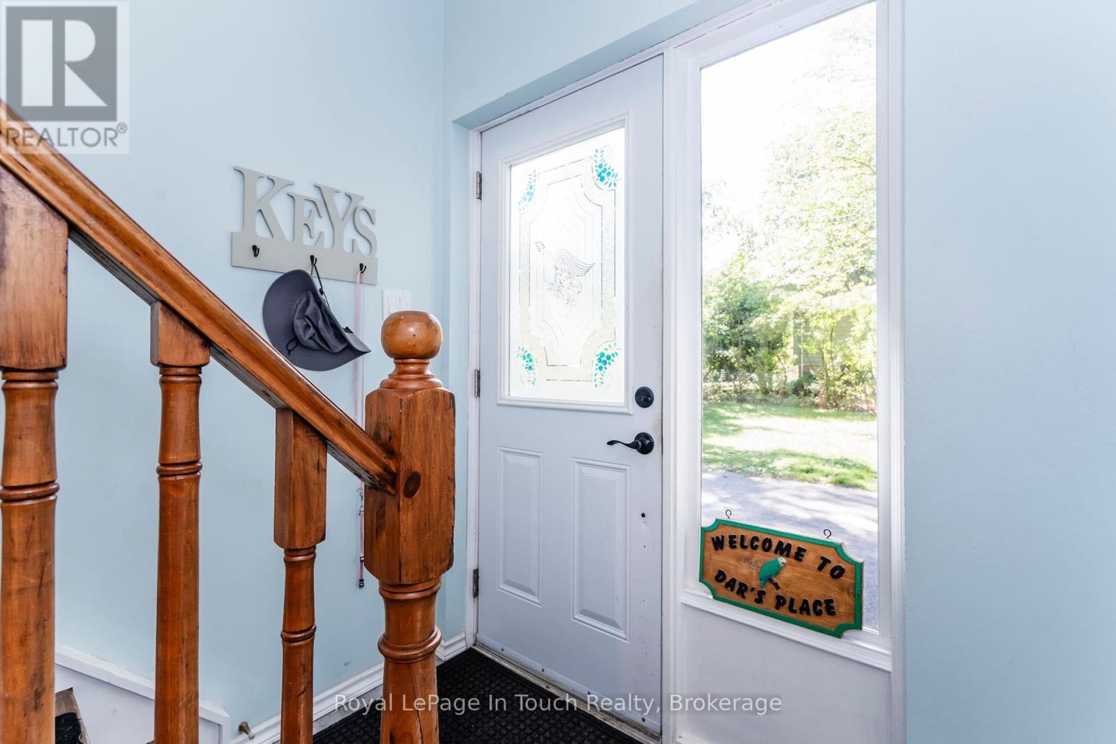 












35 DORCAS AVENUE

,
Tiny (Wyevale),




Ontario
L0L2T0


