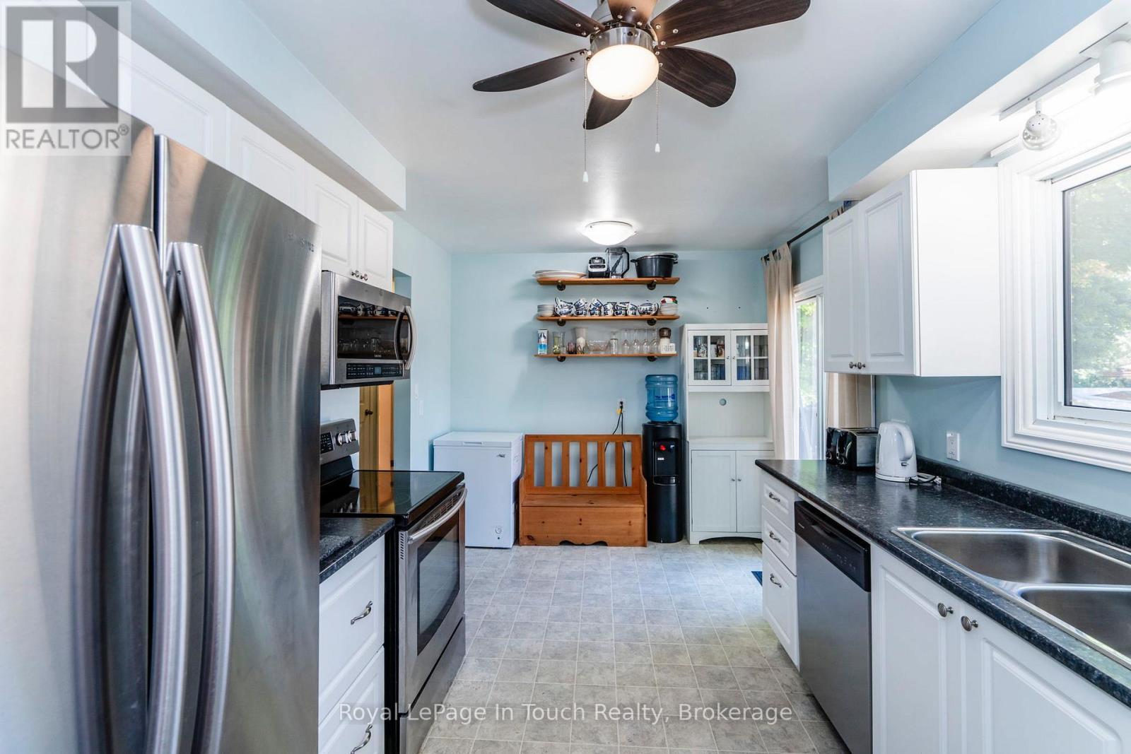 












35 DORCAS AVENUE

,
Tiny (Wyevale),




Ontario
L0L2T0

