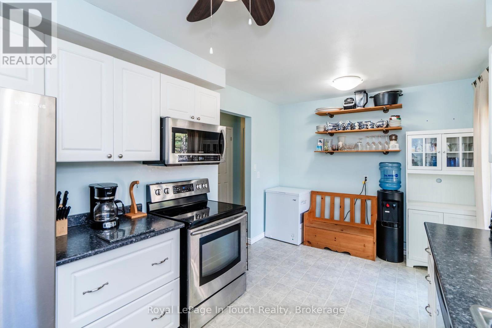 












35 DORCAS AVENUE

,
Tiny (Wyevale),




Ontario
L0L2T0

