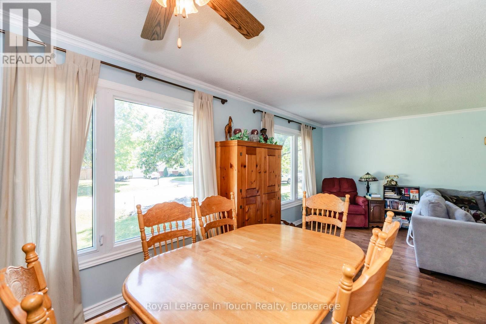 












35 DORCAS AVENUE

,
Tiny (Wyevale),




Ontario
L0L2T0

